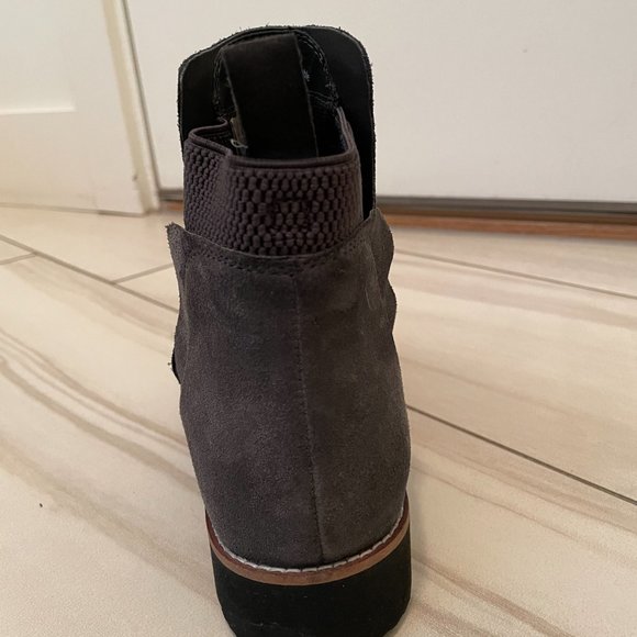 BLONDO Waterproof Bootie Dark Grey Suede - Picture 3 of 9